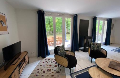 Le Coudray-Montceaux House | Scenic Retreat at Maison: Golf & Oceanfront Fun Await