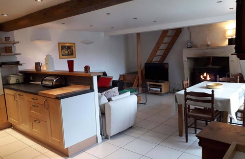 Saint-Eugene House | Relaxing Retreat at Maison Dans Hameau Calme