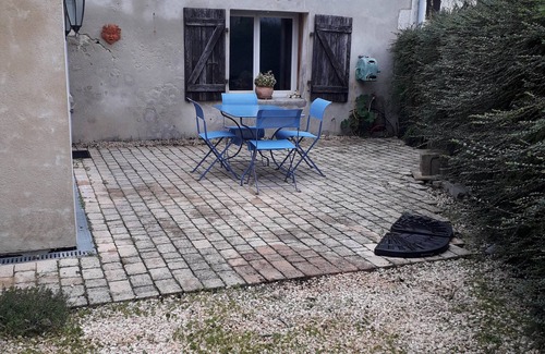 Saint-Eugene House | Relaxing Retreat at Maison Dans Hameau Calme