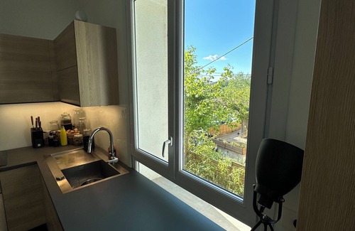 Est House | Nature Retreat: 10 Minutes from City Center with Pool