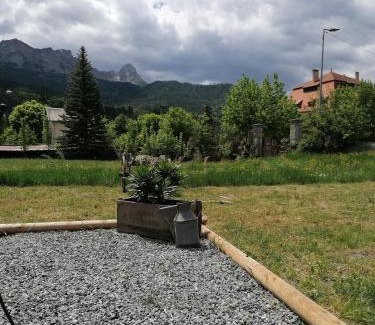 Barcelonnette House | Discover Maison dans parc clôturé: Family & Pet-Friendly Escape