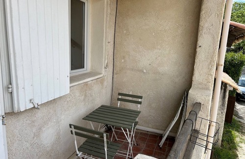 Saint-Julien House | Cozy Retreat at Maison Dans Petit Hameau - Pet Friendly Stay