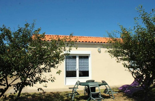 Les Moutiers-en-Retz House | Cozy 2-Bedroom Maison with Garden and WiFi in Les Moutiers