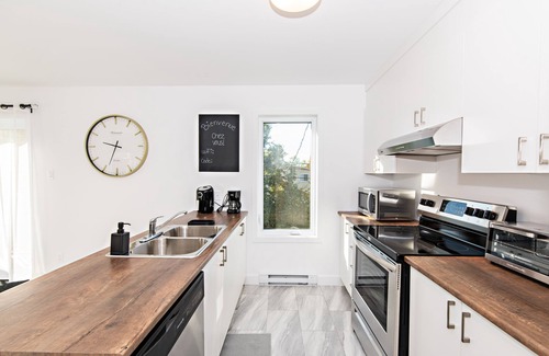 Val-d'Or House | Pet-Friendly Maison de 4 Lits in Val D'or for Family Stays