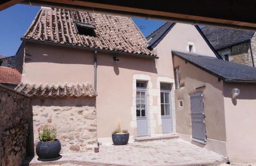 Le Vieil-Bauge House | Cozy Maison de Bourg with Private Courtyard Near Zoo