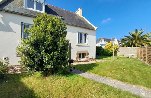 Plougasnou House | Discover Maison de Bourg: Family-Friendly Beach Retreat