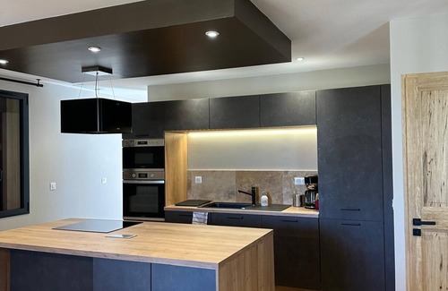 Coustellet House | Experience Maison de Campagne Neuve: Pet-Friendly Retreat