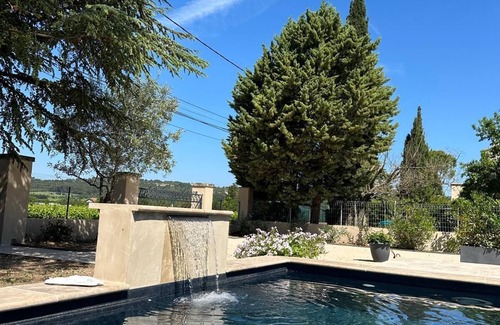 Coustellet House | Experience Maison de Campagne Neuve: Pet-Friendly Retreat