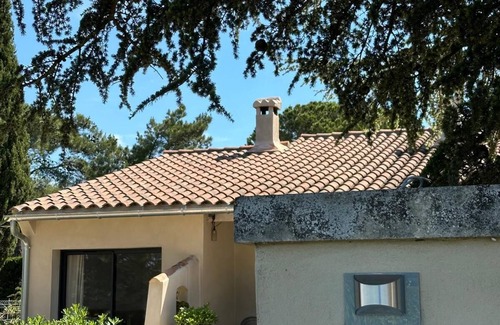 Coustellet House | Experience Maison de Campagne Neuve: Pet-Friendly Retreat