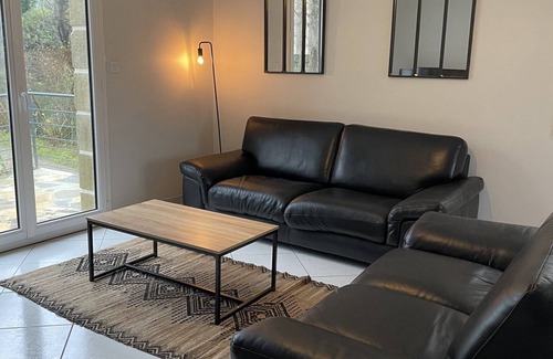 Logonna-Daoulas House | Renovated Coastal Retreat for Families with Breakfast Included