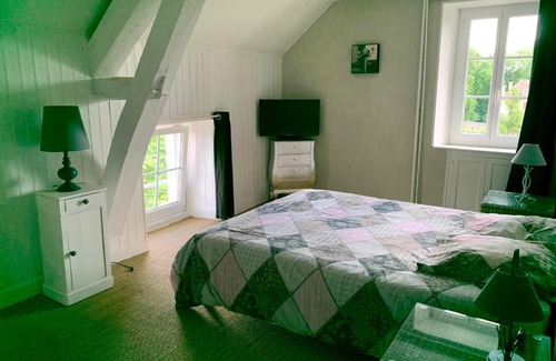 Belabre House | Beautiful Country House with Inviting Pool Retreat