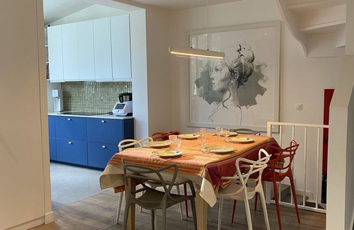 Faubourg de l'Arche Villa | Charming Maison de Campagne: Steps from Paris La Défense Arena