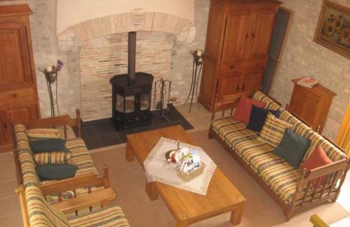 Villereal House | Relax at Maison de Campagne with Private Pool & Ocean View