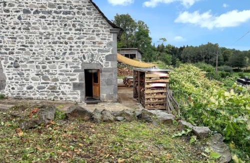 Chastreix House | Idyllic Retreat: 6-Bedroom Property with Garden & Wifi