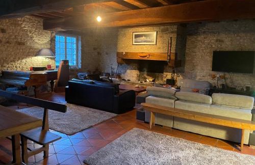 Boissy-le-Cutte Villa | Welcoming Maison de caractère: Pet and Child Friendly Stay