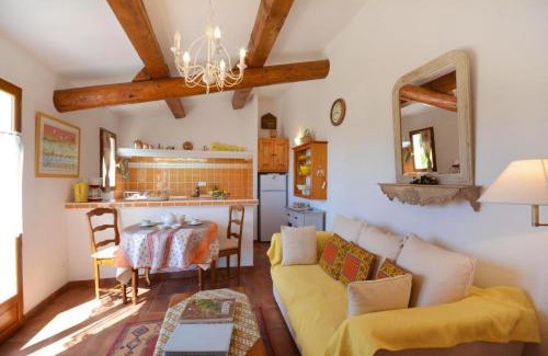 Ceyreste House | Cozy One-Bedroom Retreat with Garden in Ceyreste
