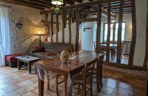 Lorcy House | Family-Friendly Gîte Lorcy for 5 in Scenic Location