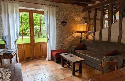 Lorcy House | Family-Friendly Gîte Lorcy for 5 in Scenic Location