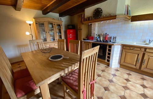 Ayssenes Cottage | Tranquil Retreat at Maison de Caractère near Lévezou Lakes
