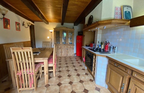 Ayssenes Cottage | Tranquil Retreat at Maison de Caractère near Lévezou Lakes
