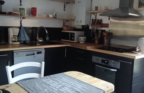 Pontenx-les-Forges Bed & Breakfast | Charming Maison de Charme: Near Ocean & Lakes, Family-Friendly