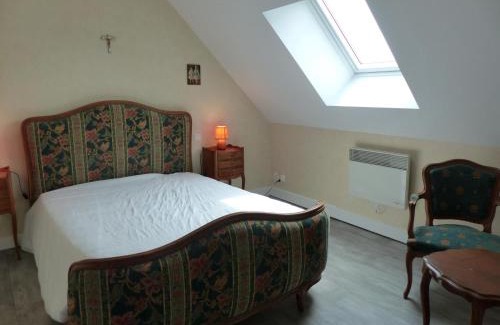 Dompierre-sur-Besbre House | Idyllic Retreat with Valley Views, Garden & Terrace Access