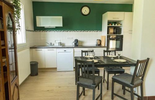 Ouzouer-sur-Trezee House | Cozy Lakeview Retreat with Garden and Free WiFi in Ouzouer