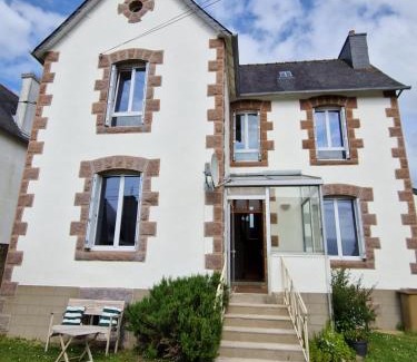 Plestin-les-Greves House | Maison de Charme avec Jardin, à 5 min de la mer