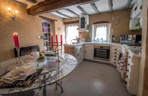 Arcay House | Relaxing Retreat at Maison de Charme with Jacuzzi Access