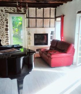 Gan House | Scenic Maison de Charme in Gan with Mountain Views