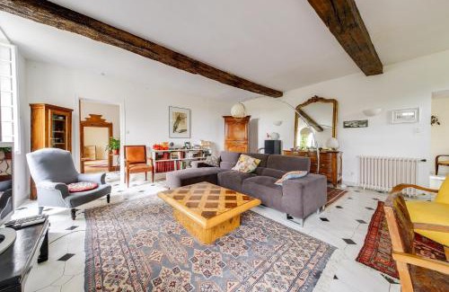 Julienne House | Inviting Maison de Julienne with Expansive Garden