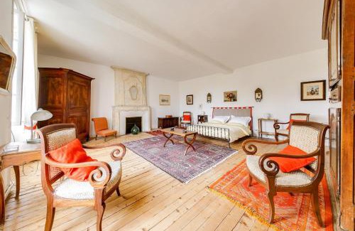 Julienne House | Inviting Maison de Julienne with Expansive Garden