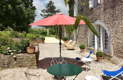 Julienne House | Inviting Maison de Julienne with Expansive Garden