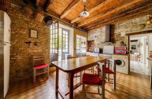 Julienne House | Inviting Maison de Julienne with Expansive Garden