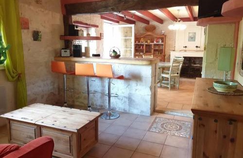 Meursac House | Cozy 2-Bedroom Retreat with Pool & Spa in Meursac