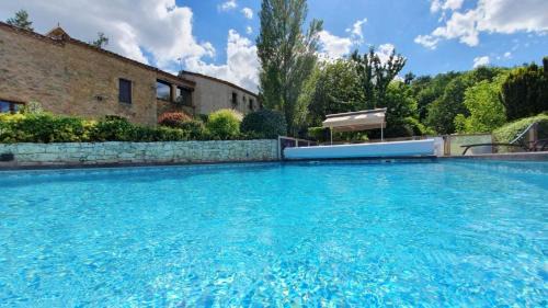 Puy-l'Eveque House | Charming Poolside Retreat in Puy l'Eveque with WiFi