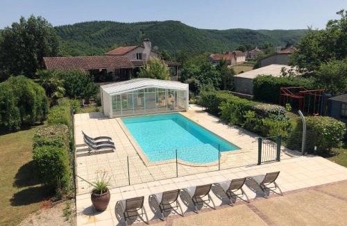 Saint-Gery House | Charming 2-Bedroom Retreat with Pool and Garden in Saint Gery