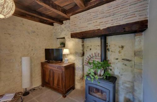Taxat-Senat House | Cozy Gîte Taxat-Senat: Family & Pet-Friendly Retreat