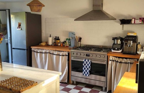 Montcaret House | Discover Maison de Charme: Pool, Air Conditioning & Family Friendly