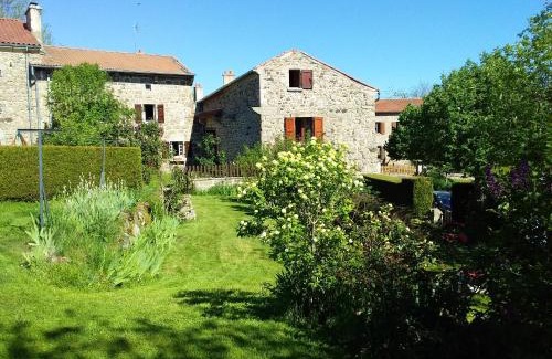Cubelles House | Family-Friendly Home with Garden in Cubelles - Rated 10/10