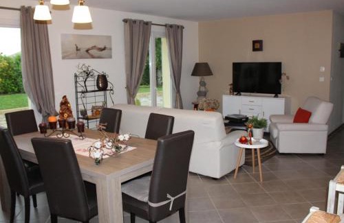 Neuvic House | Inviting Maison de Charme with Terrace & Garden Near Neuvic