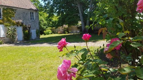 Recloses Bed & Breakfast | Forest Retreat: Family-Friendly Maison de Charme Awaits