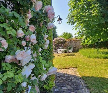 Recloses Bed & Breakfast | Forest Retreat: Family-Friendly Maison de Charme Awaits