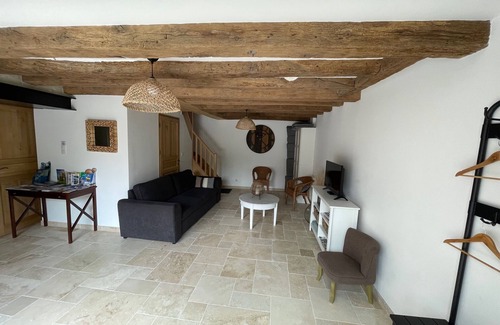 Suevres House | Guest Rated 10/10: Maison de Charme with Kitchen & Breakfast