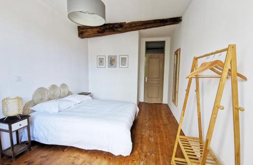 Monflanquin Apartment | Charming Maison de Charme with Terrace and City Views