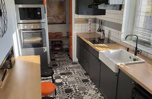 Bretteville-l'Orgueilleuse House | Maison de Famille: Relaxing Getaway with Hot Tub & Garden