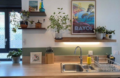 Vonges House | Family-Friendly Retreat with Kitchen for Memorable Stays