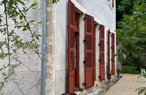 Montignac House | Elegant Maison de Famille with Ocean View & Breakfast