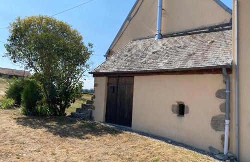 Mazirat House | Idyllic Maison de Ferme avec Vue sur Vallée et Terrasse