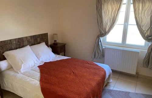 Mazirat House | Idyllic Maison de Ferme avec Vue sur Vallée et Terrasse